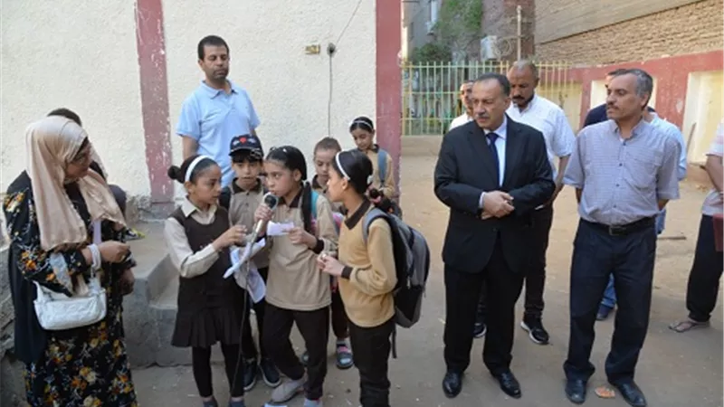 محافظ أسيوط يشهد الطابور الصباحي بمدرسة طارق بن زياد الإبتدائية