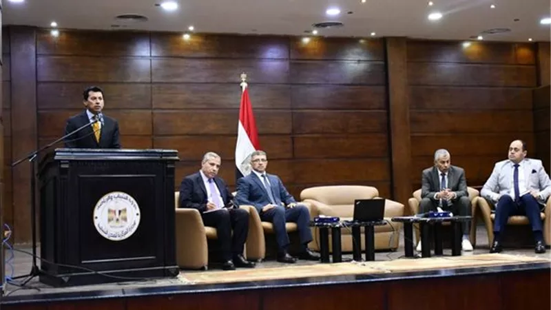 وزير الشباب يبحث الفرص الاستثمارية وتسريع وتيرة تطوير الإنشاءات