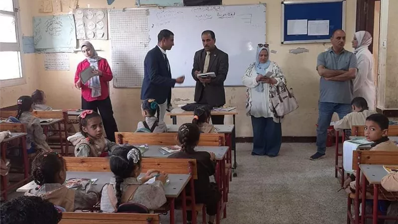مدير تعليم الخانكة يتابع المدارس الحدودية