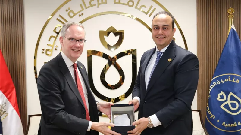 رئيس الرعاية الصحية يبحث مع السفير السويدي تعزيز الاستثمارات بمصر