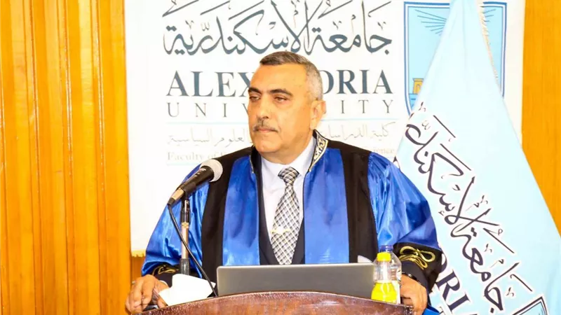 درجة الدكتوراة لنائب رئيس ميناء دمياط عن السياسة الخارجية المصرية