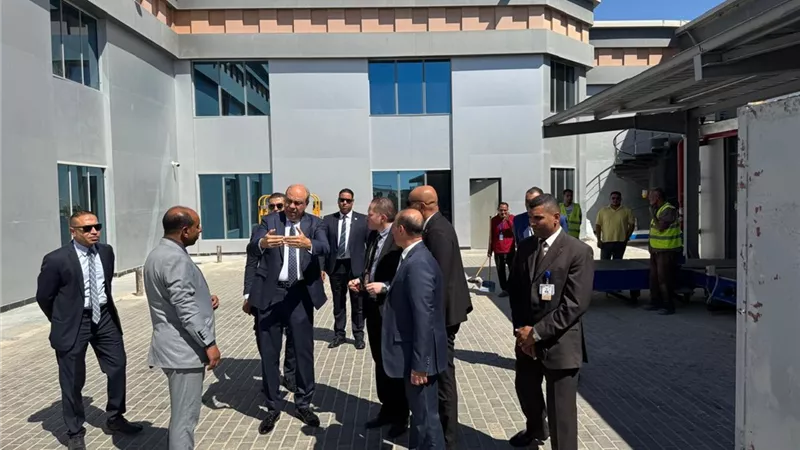 وزير الطيران يتفقد مطار العلمين الدولي لمتابعة حركة التشغيل