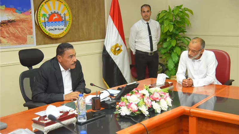 إعانات مالية ومساعدات وعلاج لغير القادرين بالاجتماع الدوري بمطروح