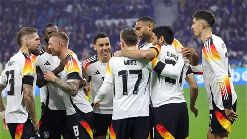 ضربة موجعة جديدة لمنتخب ألمانيا بعد إصابة مدافع فرانكفورت