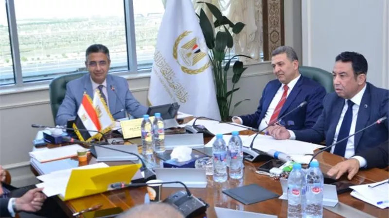 وزير التموين يتابع خطط توافر السلع الاستراتيجية وضبط الأسواق