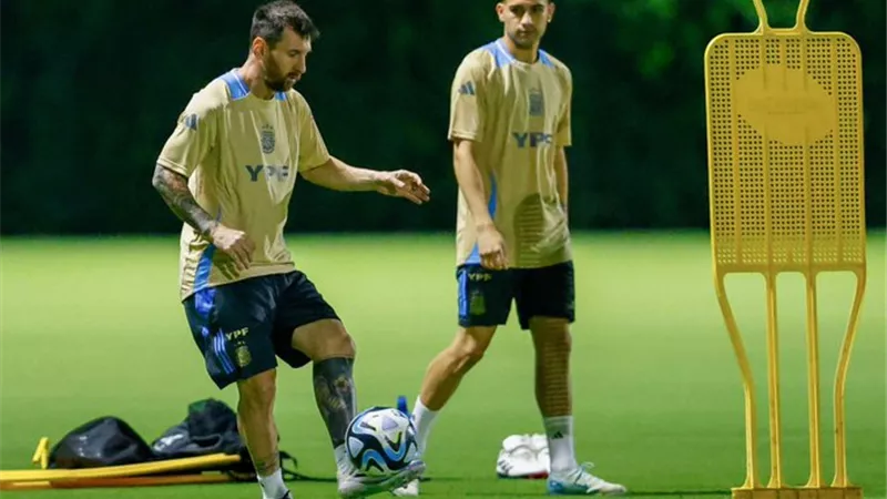شاهد ليونيل ميسي من تدريبات منتخب الأرجنتين .. فيديو