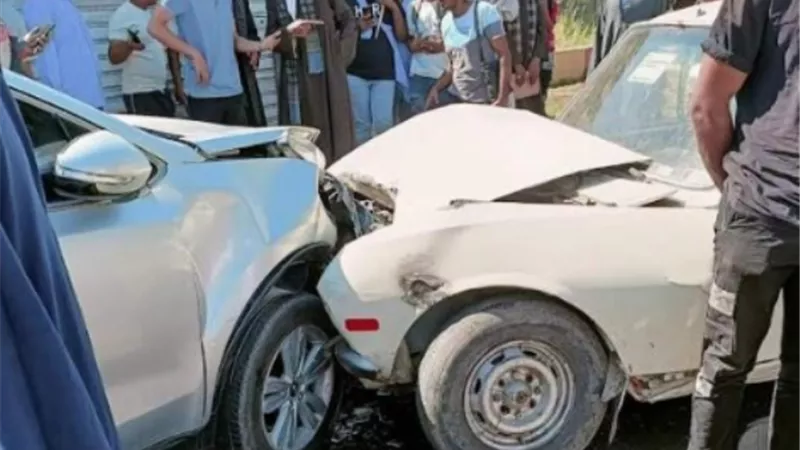 إصابة 2 فى تصادم سيارتين أول الكوبري الجديد بمدينة أبو تشت