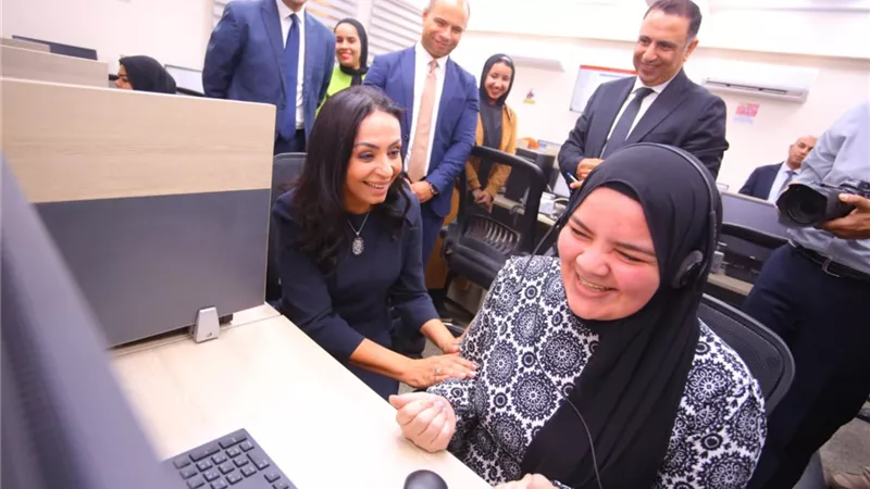 التضامن تدشن الخط الساخن لأبناء مصر وتتفقد مكتب خدمة المواطنين