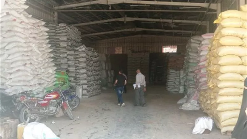 ضبط 20 طن و600 كيلو أسمنت وأعلاف مجهولة المصدر بالشرقية