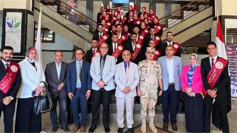 طلاب من اجل مصر بجامعة كفرالشيخ تحتفل بذكرى اكتوبر