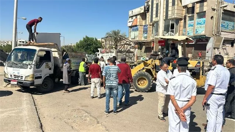 جهاز الشروق يشن حملة إشغالات ويُحرر15 محضر بالتعاون مع شرطة المرافق