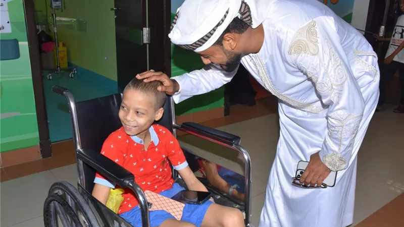 الأطفال مرضى السرطان بالأقصر يتفاعلون مع إبتهالات المنشد أحمد حسن