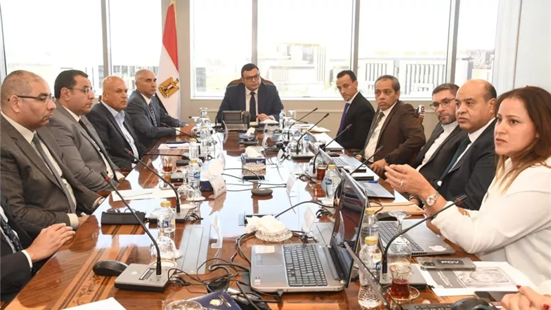 الشربيني يوجه بضرورة الالتزام بالمعايير القياسية لإدارة كافة المشروعات
