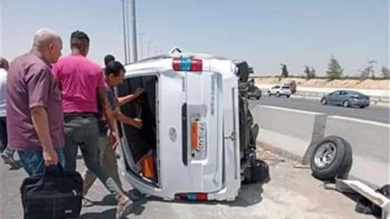 إصابة 5 أثر انقلاب ميكروباص على الصحراوي الشرقي 