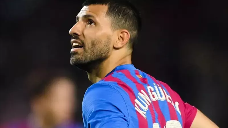 رغم أعتزاله.. أجويرو يقاضي برشلونة