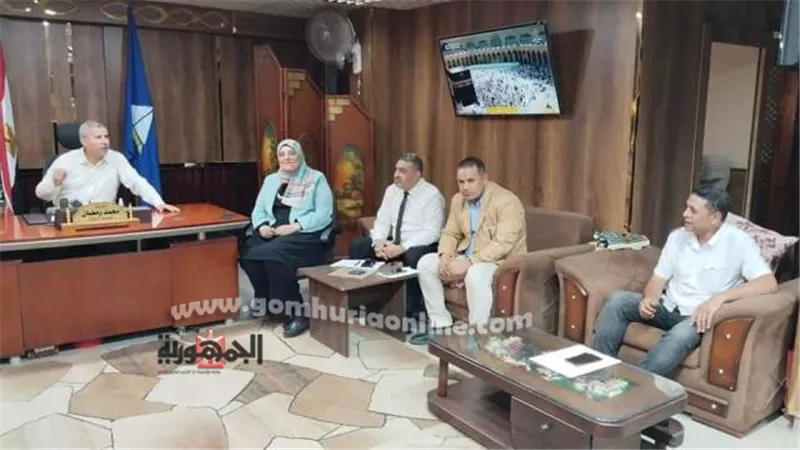 مدير تعليم دمياط يترأس إجتماعا بمدراء الإدارات