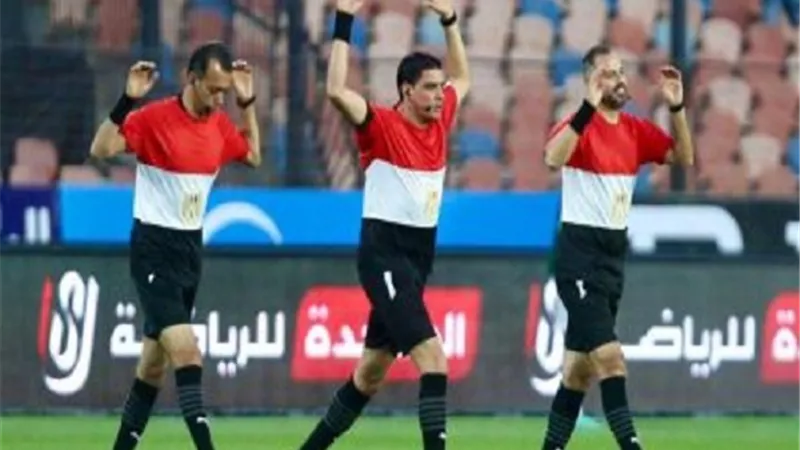 الأفضل للسوبر المصري حكام مصريين أم أجانب؟.. شاهد خبراء التحكيم