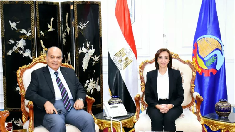 محافظ البحيرة: تطوير منظومة النظافة بالتعاون مع الشركات الوطنية