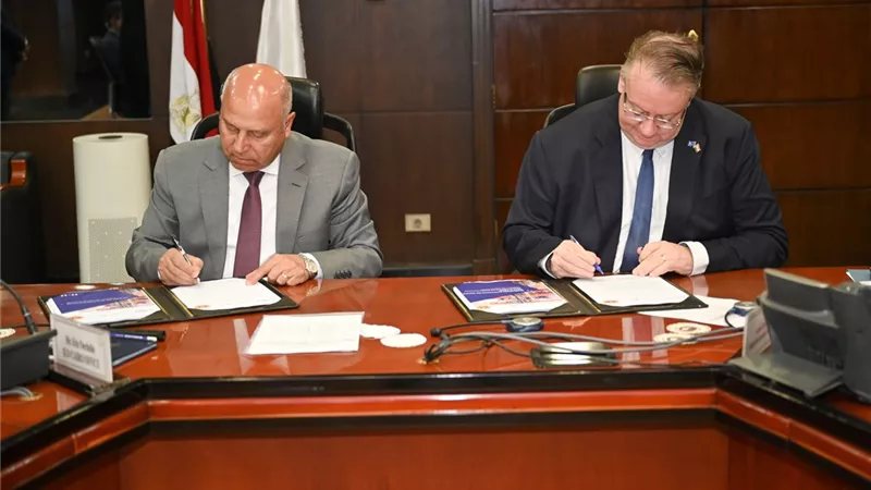 الصناعة والعمل الدولية توقعان وثيقة مشروع البيئة الداعمة للإنتاجية