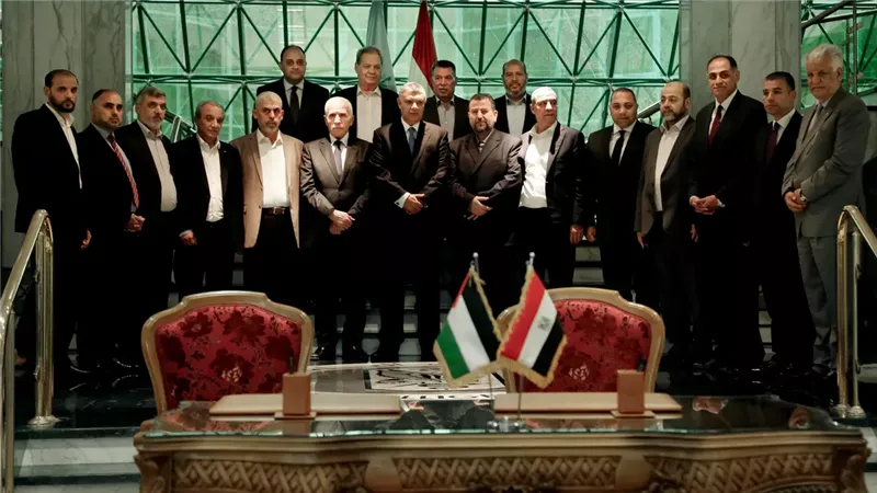القاهرة الإخبارية: بدء اجتماع حركتي فتح وحماس بالقاهرة لترتيب البيت الداخلي الفلسطيني