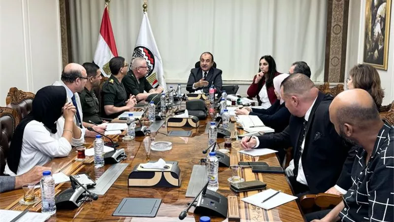 شيمي يتابع مستجدات تطوير مصر للغزل والنسيج وصباغي البيضا