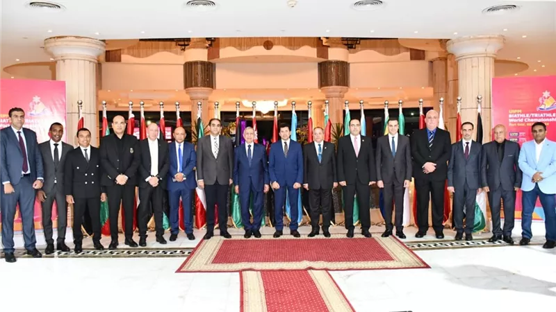 وزير الشباب يشهد المؤتمر الصحفي لبطولة العالم للبياثل والترياثل