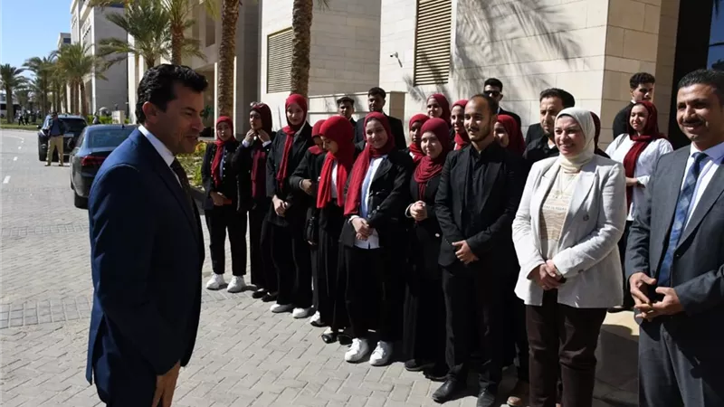 وزير الشباب يستقبل طلاب جامعة قناة السويس