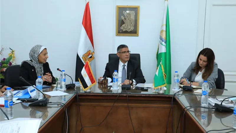محافظ الجيزة يجتمع بممثلى هيئة التخطيط العمراني