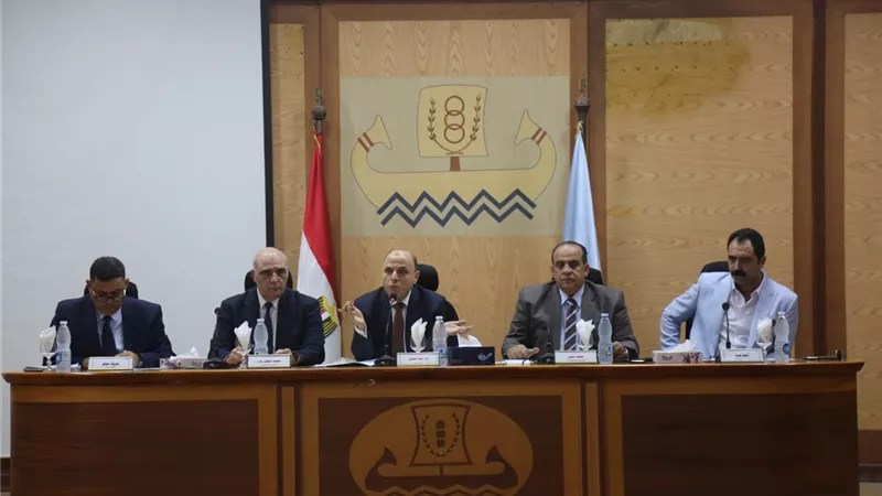 محافظ كفرالشيخ يعقد اجتماعًا لمتابعة إجراءات التصالح
