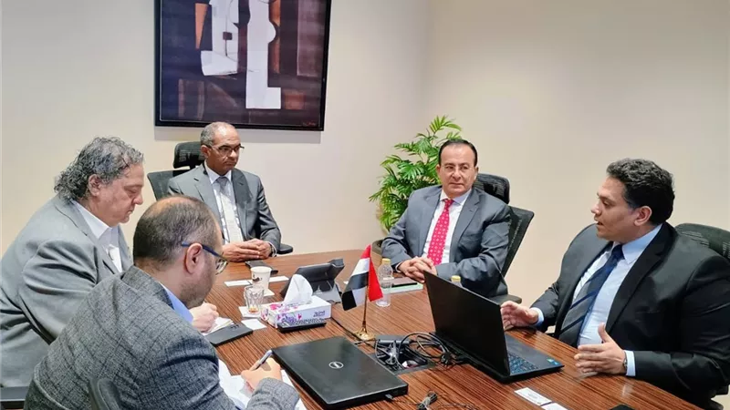 الإسكان تبحث التعاون مع إحدى الشركات العالمية المتخصصة في إدارة المرافق