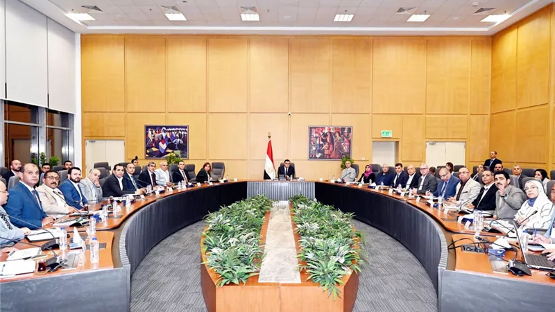 وزير الإسكان يتابع موقف تنفيذ وحدات