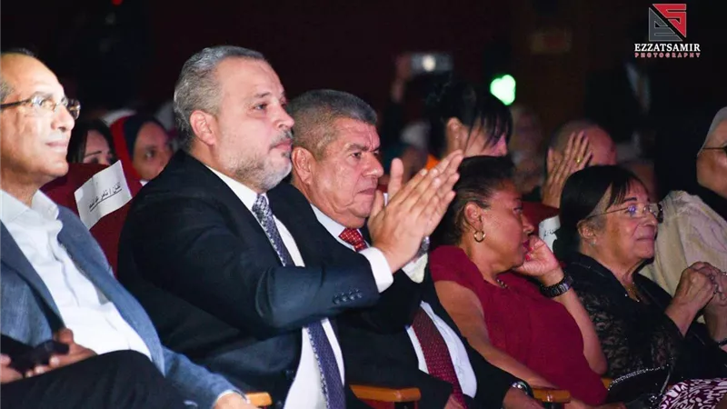 بحضور كوكبة من النجوم ..إيد واحدة رفع شعار كامل العدد على مسرح البالون