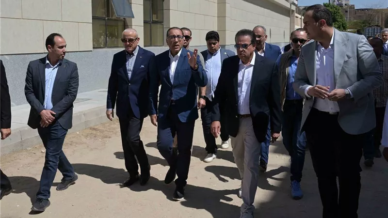 مدبولي يتفقد مجمع الأقصر الطبي الدولي..ويشيد بجودةالخدمات المقدمة