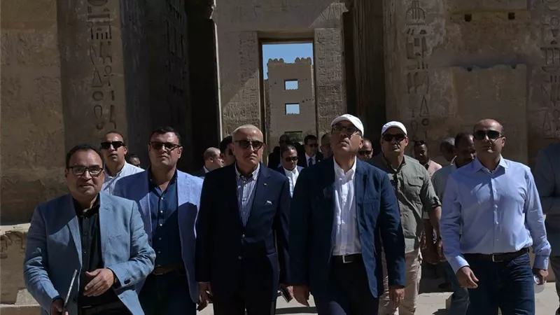 رئيس مجلس الوزراء يتفقد معبد 