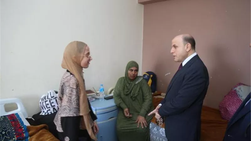 محافظ كفرالشيخ يطمئن على الأشقاء الفلسطينيين بمستشفى العبور