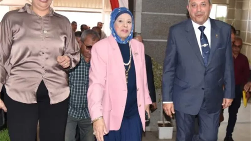 محافظ بورسعيد يزور عدد من الهيئات القضائية بالمحافظة
