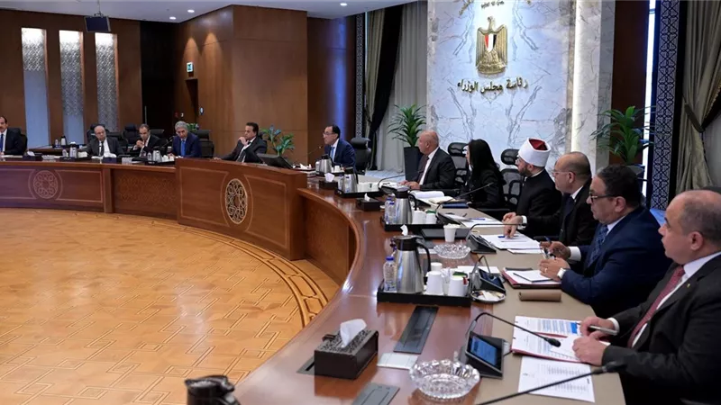 رئيس الوزراء يترأس اجتماع اللجنة العليا للحج.. ويُتابع الاستعدادات المبكرة للموسم المقبل