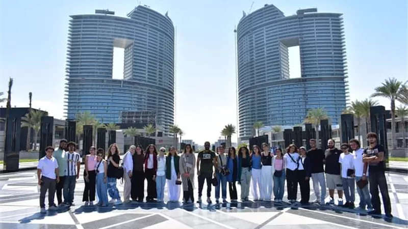 طلاب كلية التصميم بالجامعة الألمانية الدولية يزورون مدينة العلمين