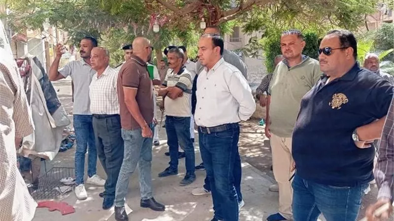 رئيس جهاز 15 مايو يقود حملة لرفع الإشغالات بالتعاون مع الشرطة صور