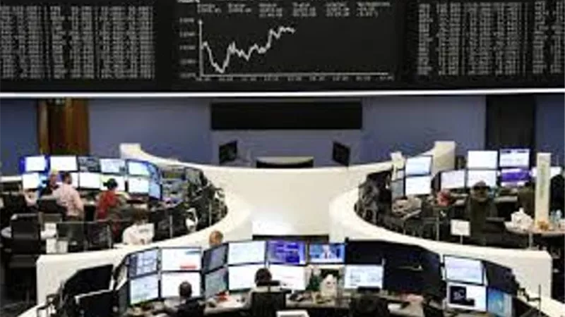 أسهم أوروبا تغلق على انخفاض بعد بيانات التضخم الأميركية