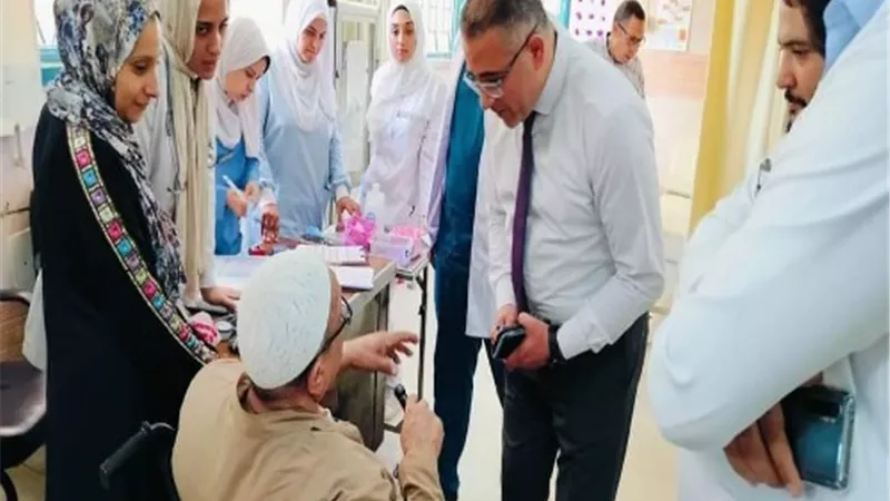 مدير التأمين الصحي بالقليوبية يتفقد الخدمة الطبية بمستشفى النيل