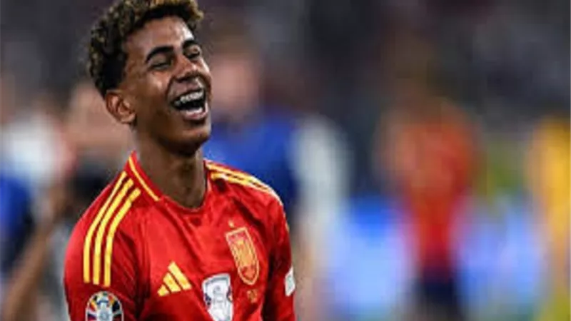 منتخب إسبانيا يعلن عن رقم قميص لامين يامال الجديد