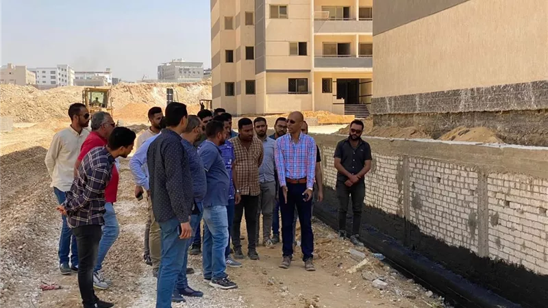 وزير الإسكان يتابع سير العمل بعددٍ من مشروعات القاهرة الجديدة