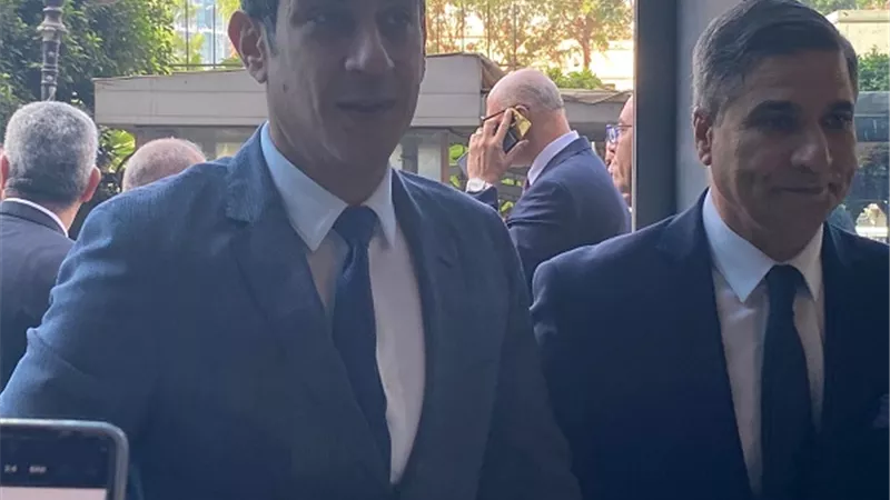 وصول ايمن حامد الى دار التحرير لحضور تدشين كتاب الجمهورية