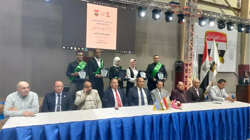 فى احتفالية كبرى الاوليمبى يكرم المتفوفين والرياضيين