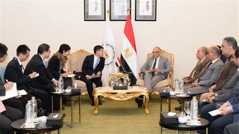 وزير الري يلتقى سكرتير عام إدارة المياه بالحكومة اليابانية