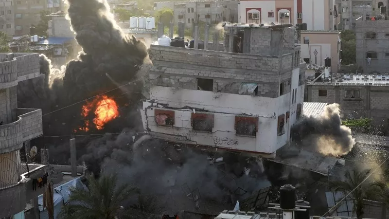 19 شهيدًا وجريحا جراء الغارة الإسرائيلية على بلدة المعيصرة بلبنا