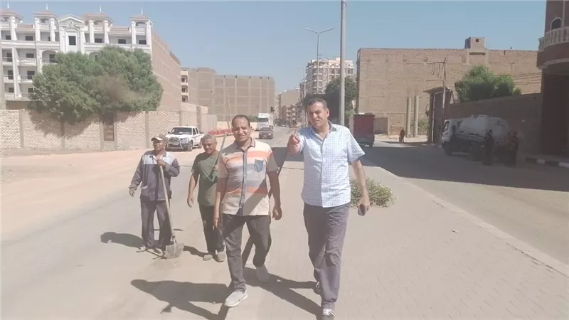 رفع ٤٣٩٥ طن أتربة وقمامة ومخلفات فى حملات نظافة بالأقصر