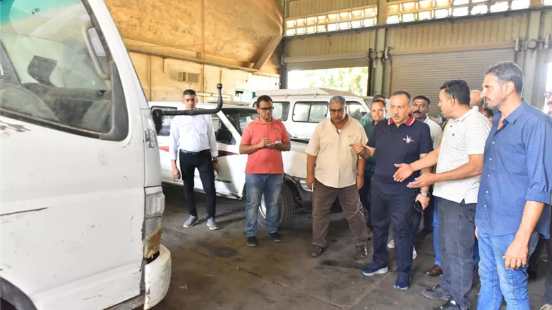محافظ أسيوط يتفقد مركز صيانة السيارات للاطمئنان على سير العمل