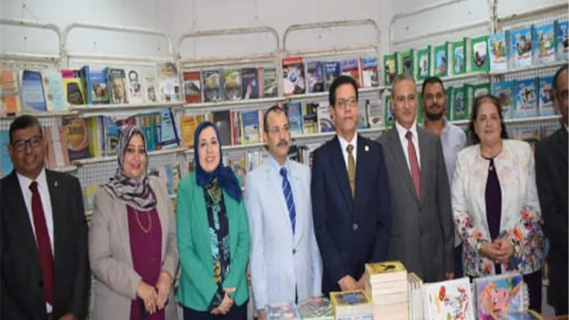 رئيس جامعة بنها يفتتح معرض دار المعارض للكتاب